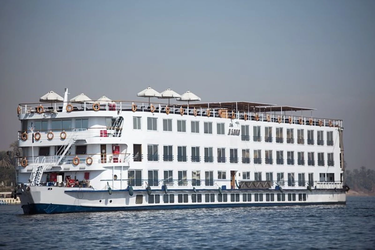 Nile River Cruise from Luxor to Aswan for 5 Days }}