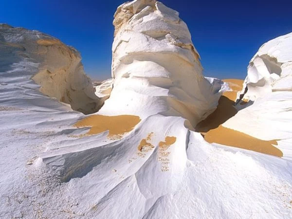 white-desert-dakhla-oasis }}