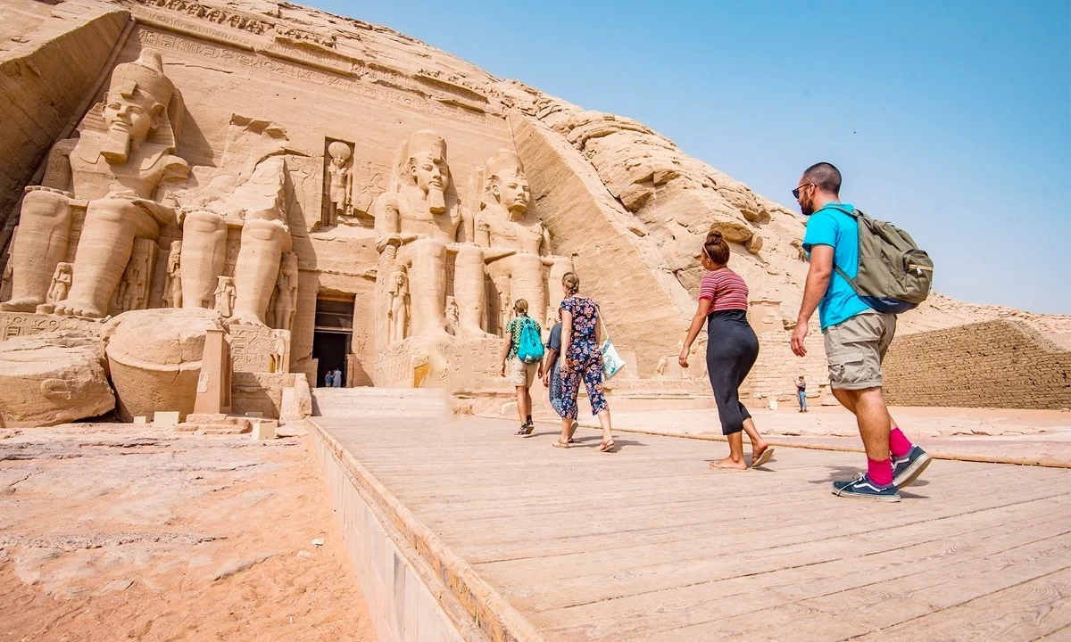 Easter Holiday in Egypt: 6-Day Egypt Easter Tour Package Abu Simbel Temple }}