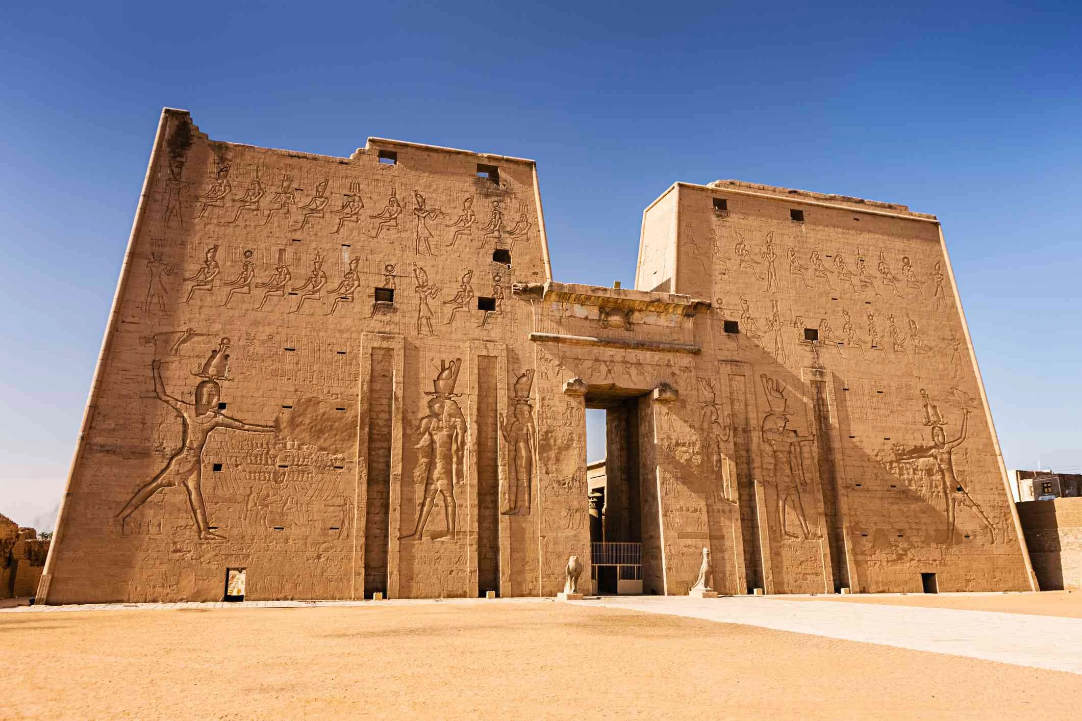 Day trip private from Luxor to Edfu and Kom Ombo }}