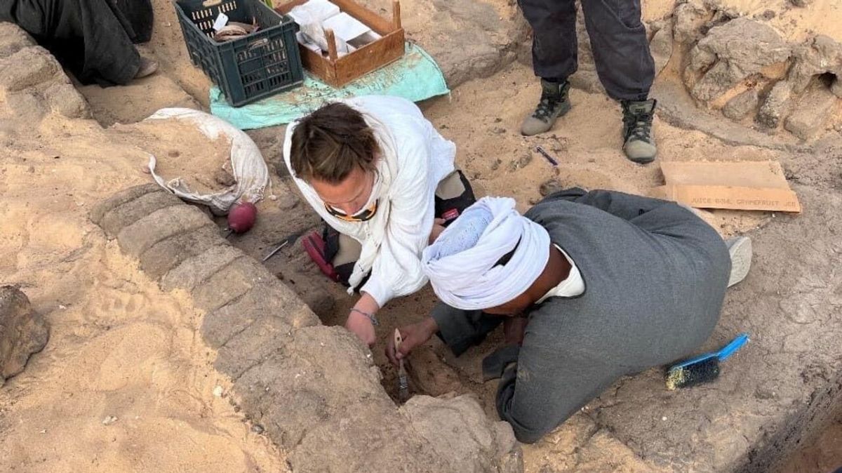 Arcaeologists discover Ramses II's Sword