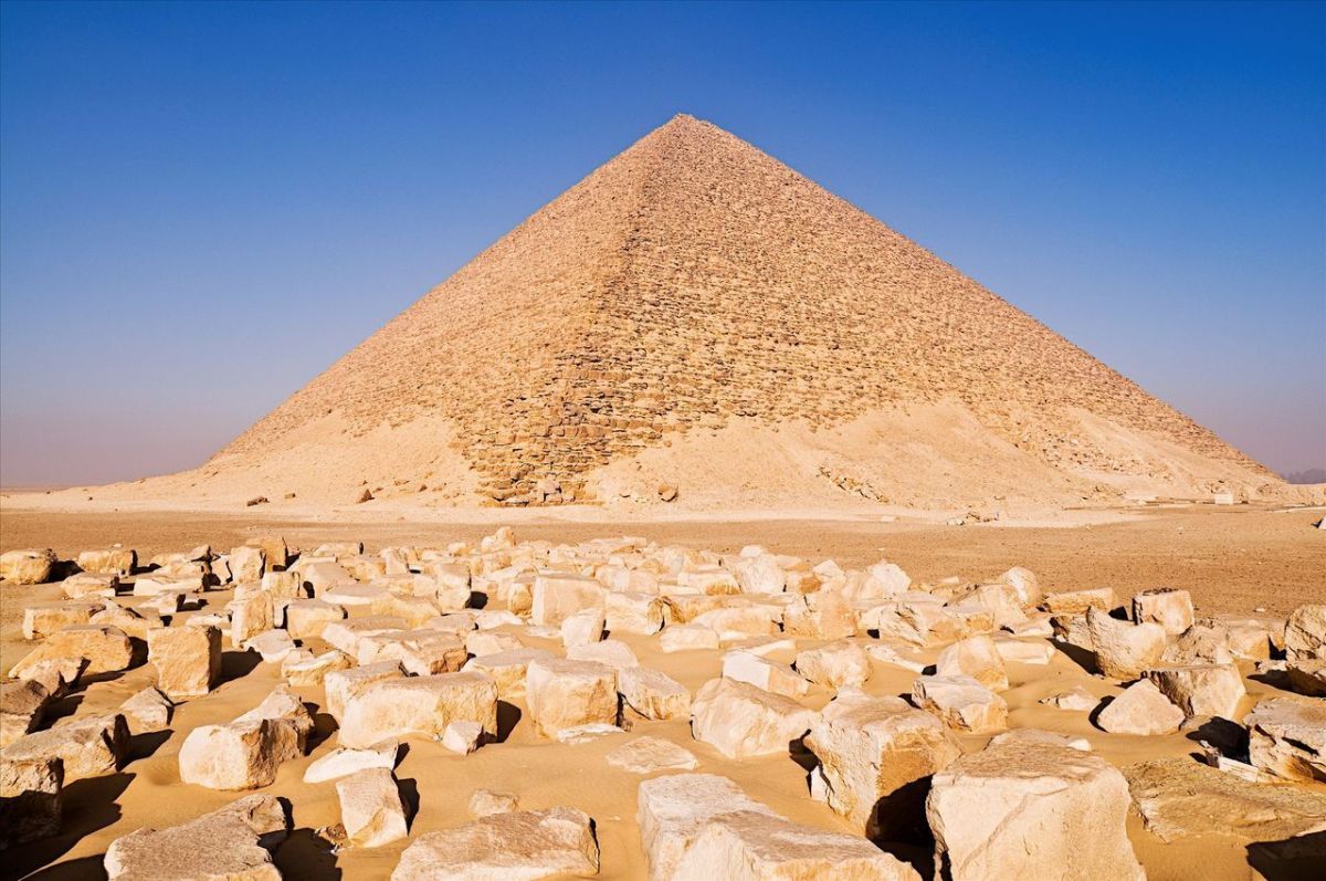  When Was the Red Pyramid Built