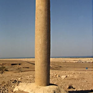 Nuweiba-Beach-Pillar